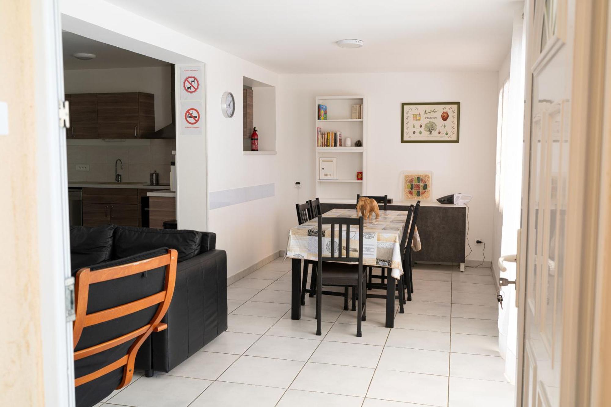Maison d'hôtes Velaux Ecureuil et Pinède Extérieur photo